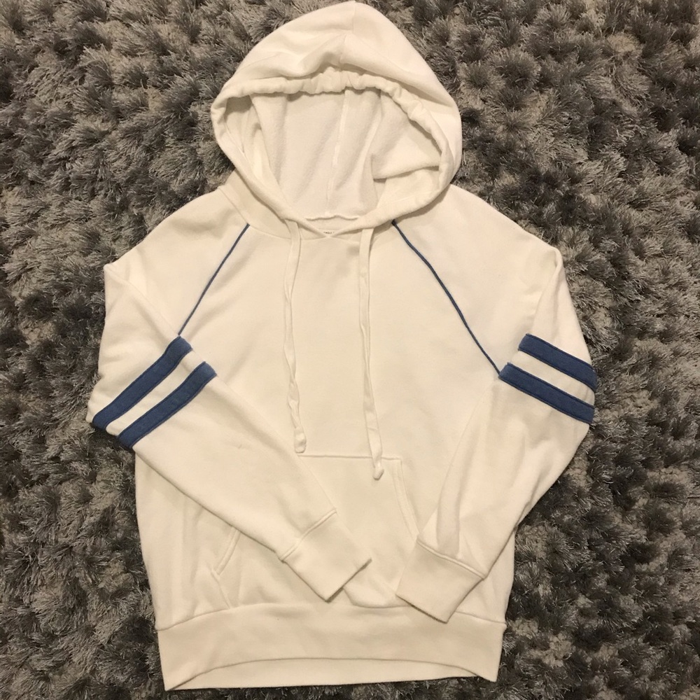 Cream/Ivory sweatshirt from American Eagle!